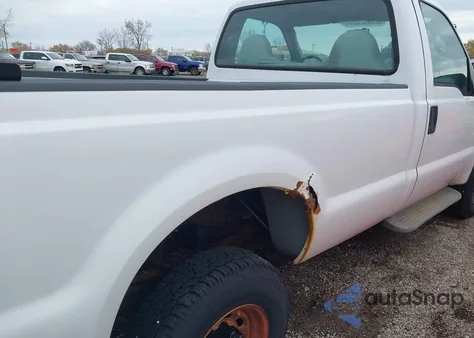 2004 Ford F-250 Xl/Xlt z USA, uszkodzony, nr VIN 1FTNF21S44EB35765